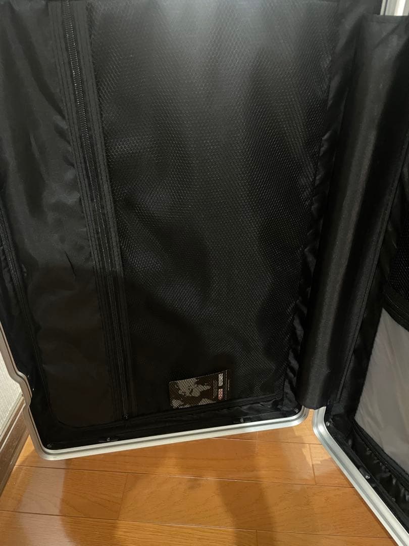 TSAロック付きLサイズ(78l)シルバーキャリーカート、ステッカー100枚付き