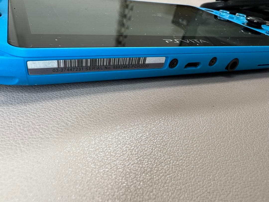 PSVITA PCH-2000 アクアブルー
