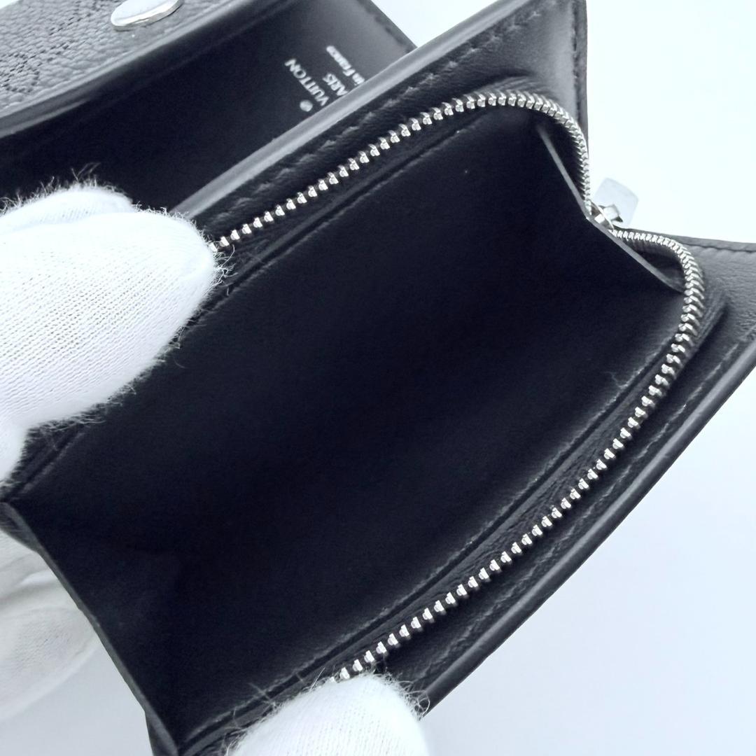 ルイヴィトン マヒナ ポルトフォイユ イリス XS 三つ折り財布 ブラック
