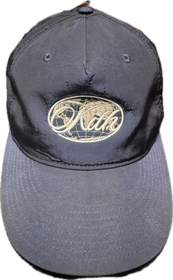 Kith 黒 キャップ 光沢 ロゴ付き