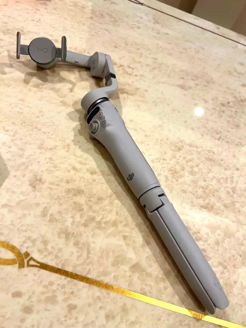 さ*さ様 新品未使用 DJI スタビライザー 自撮り棒 スマホ マイク ライト