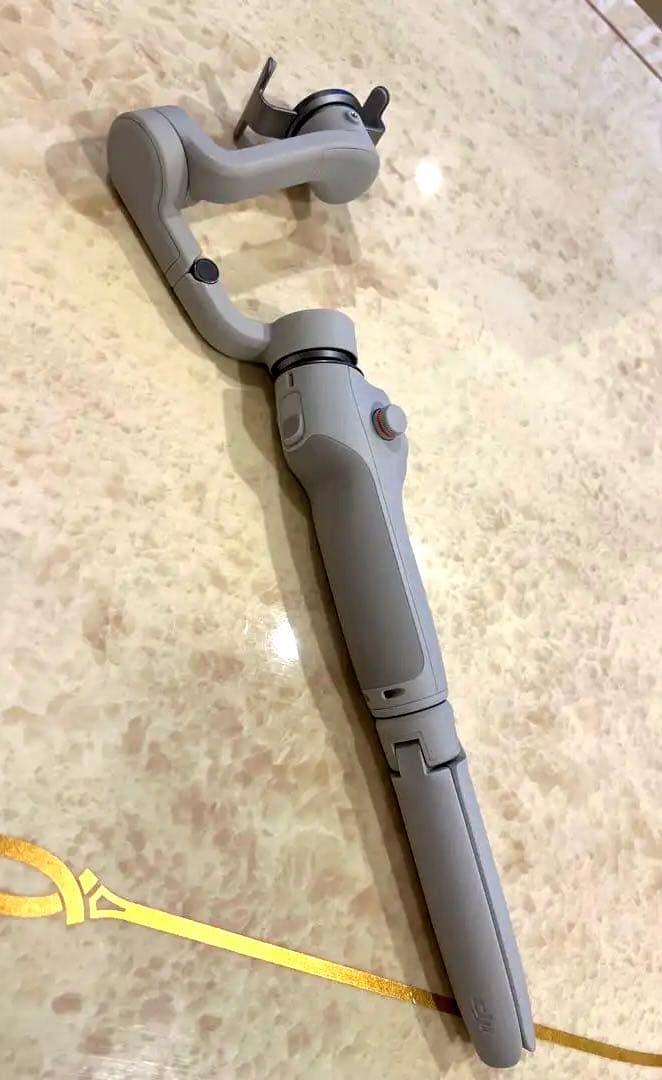 さ*さ様 新品未使用 DJI スタビライザー 自撮り棒 スマホ マイク ライト