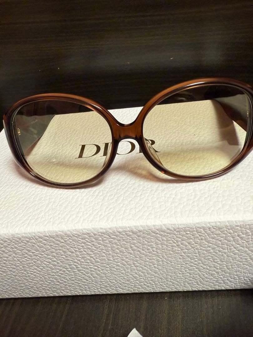 ★石原タイコ★Dior サングラス ビッグロゴ 付属品付き♡
