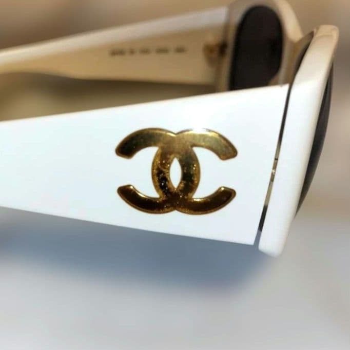 オールドCHANEL ホワイトサングラス 品番05246 10601