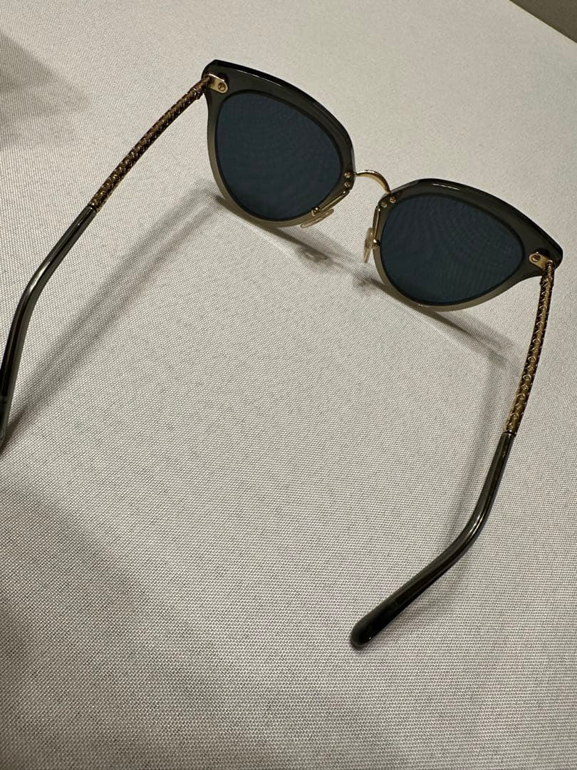 Louis Vuitton キャットアイ　ミラーレンズ　サングラス グレー