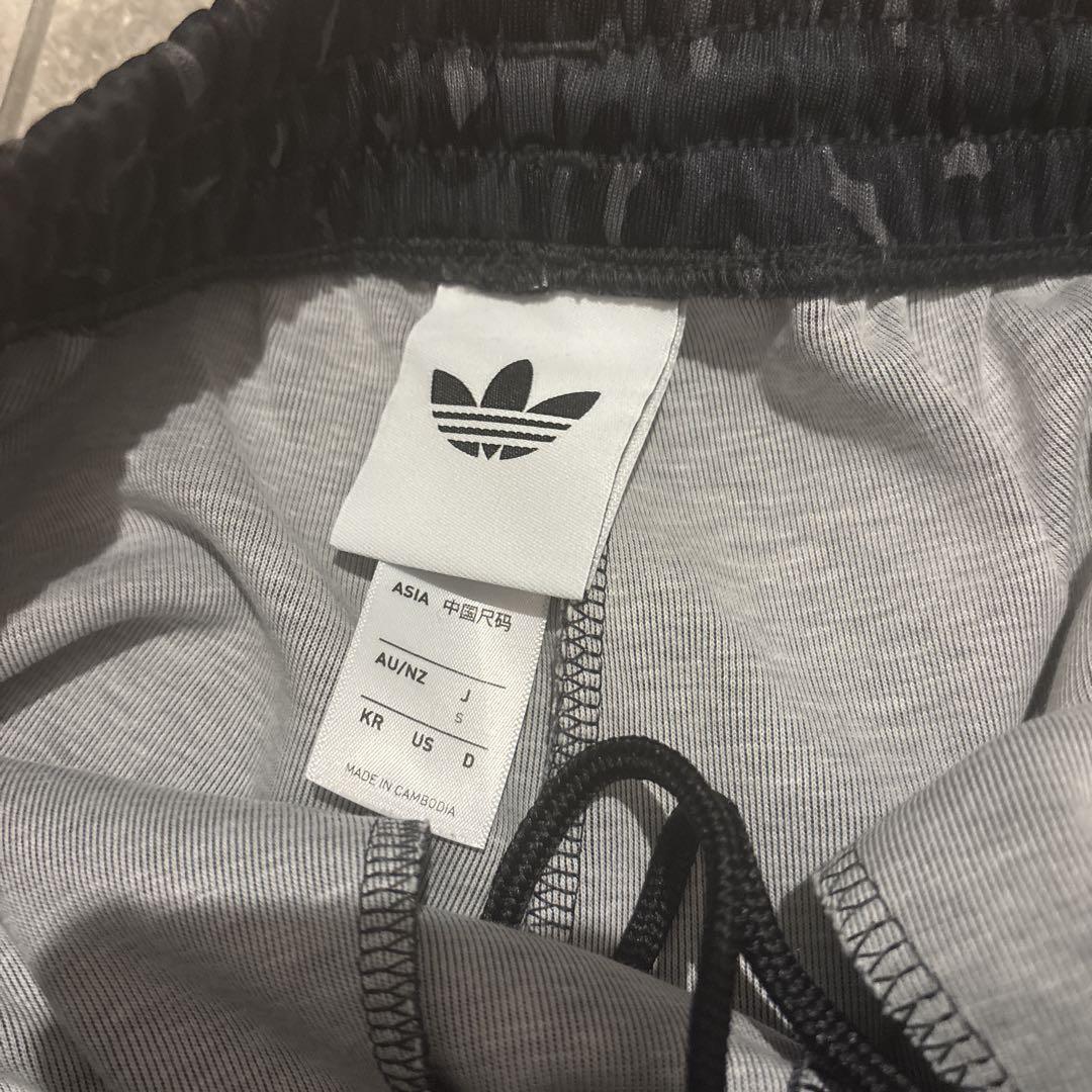 完売品　adidasレオパード トラックパンツ ABCマート限定