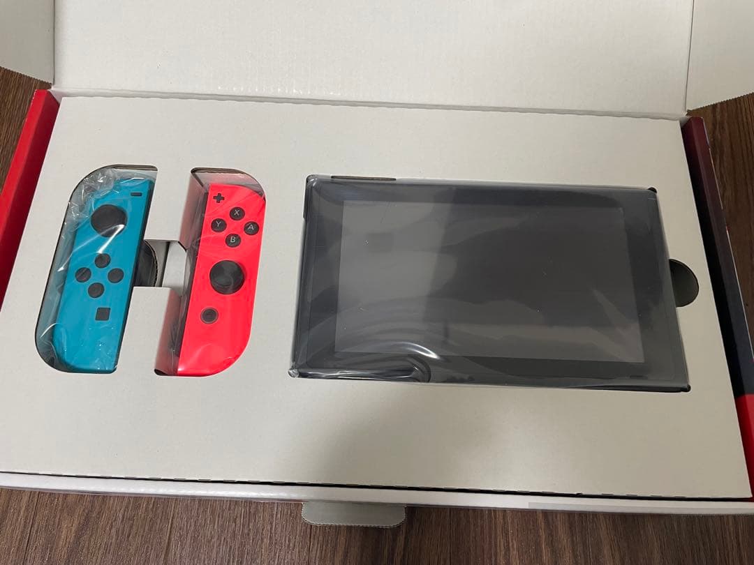 未使用品　Nintendo Switch 本体 青/赤　2021年
