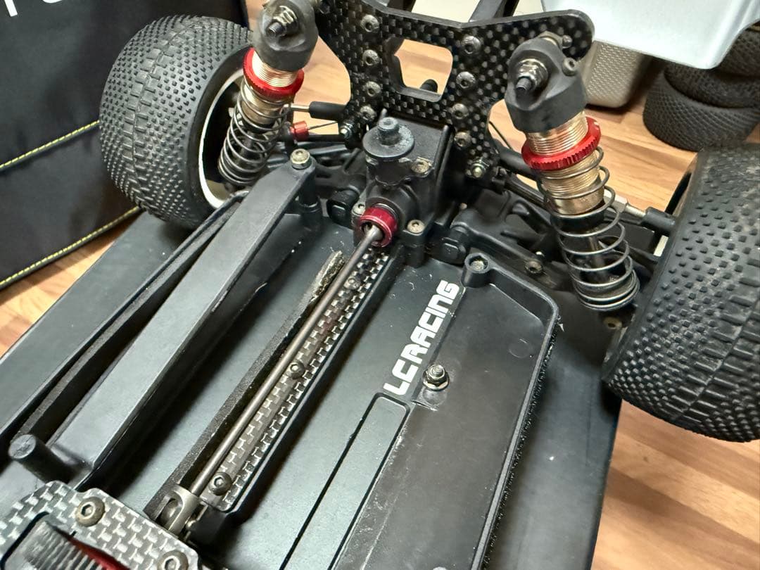 LCRACING製 LC10B5 競技用10/1バギー