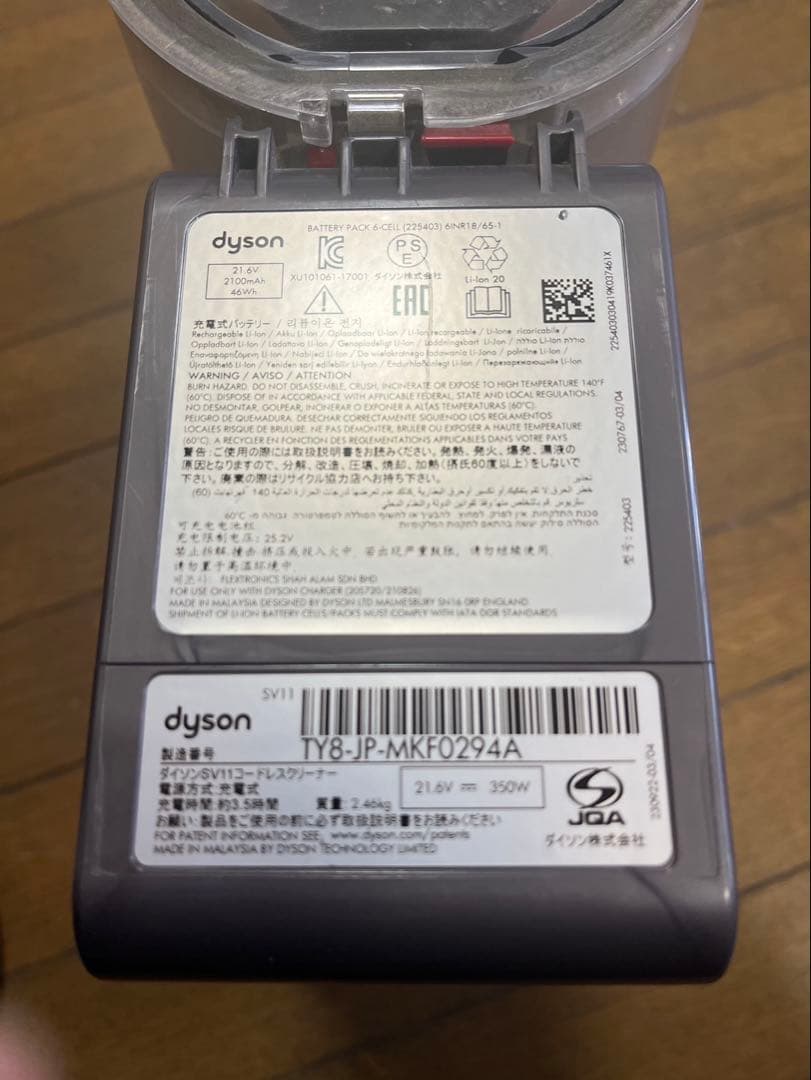 Dyson V7 fluffy コードレス掃除機 本体+付属品