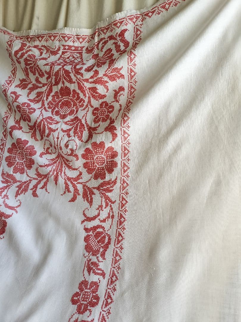 東欧　Vintage　Red刺繍　リネンテーブルクロス