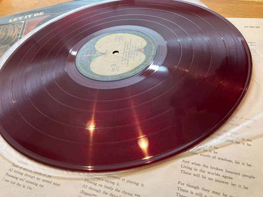 ニアミント赤盤　綺麗なレコード　レットイットビー