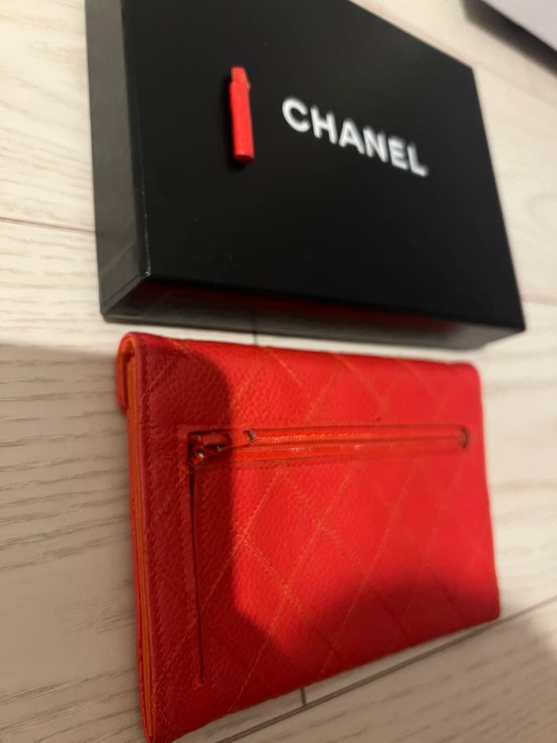 CHANEL 赤 二つ折り財布