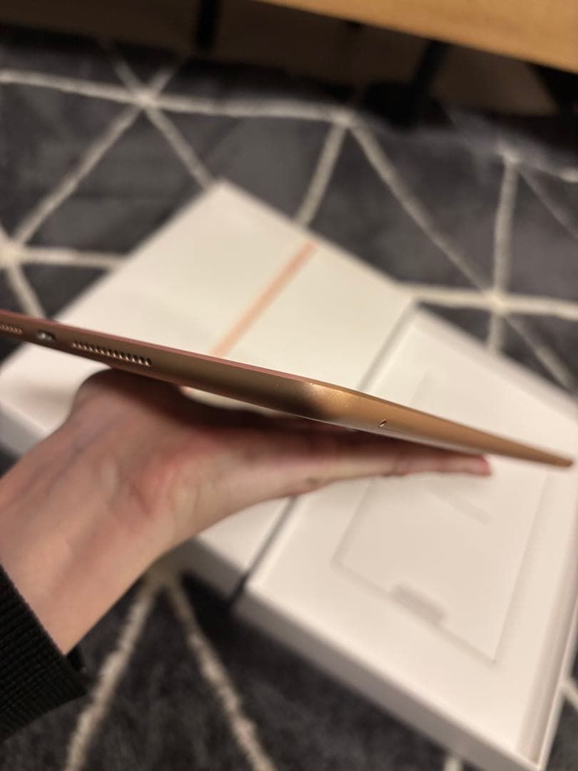 iPad (第8世代) 32GB ゴールド バッテリー良好