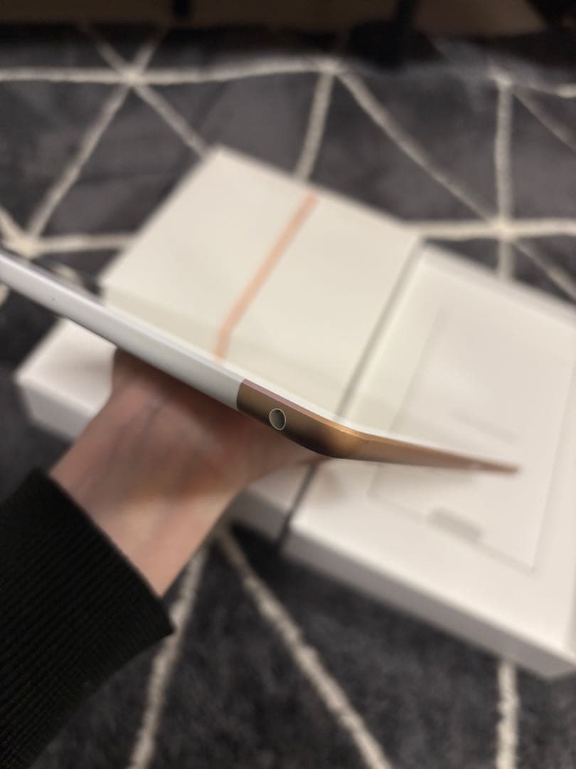 iPad (第8世代) 32GB ゴールド バッテリー良好