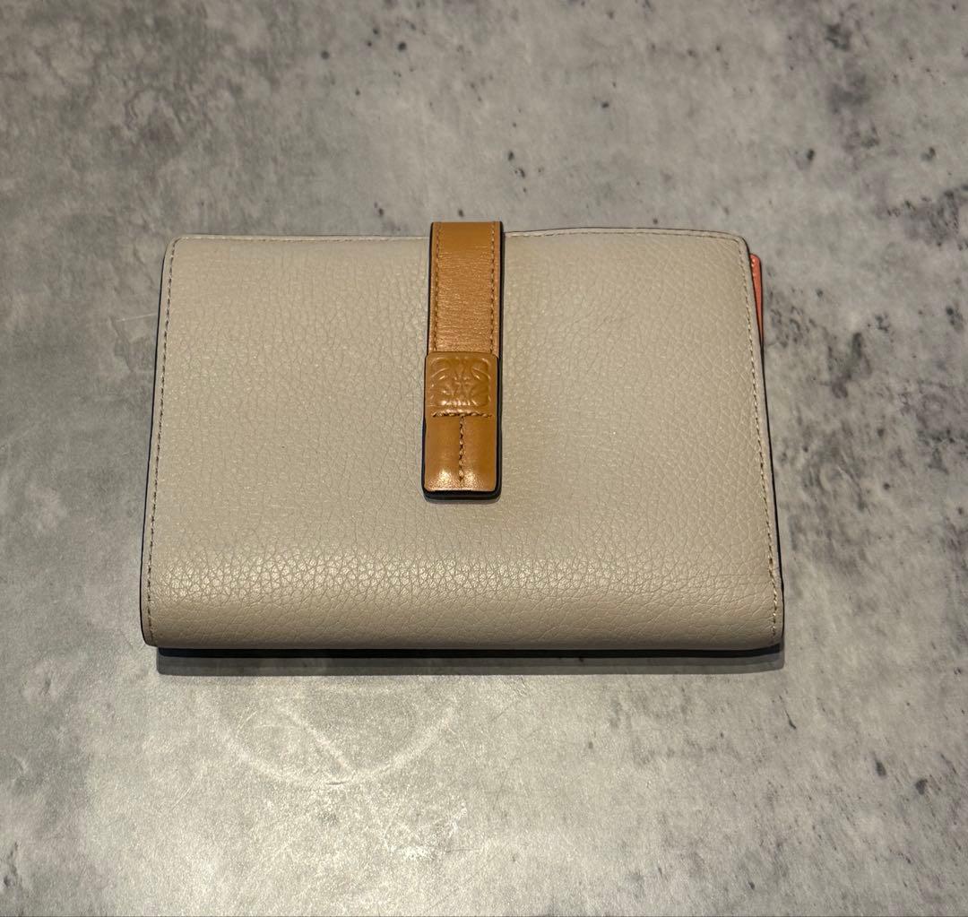 美品 LOEWE ロエベ トライフォールド 折財布 レザー バイフォールド