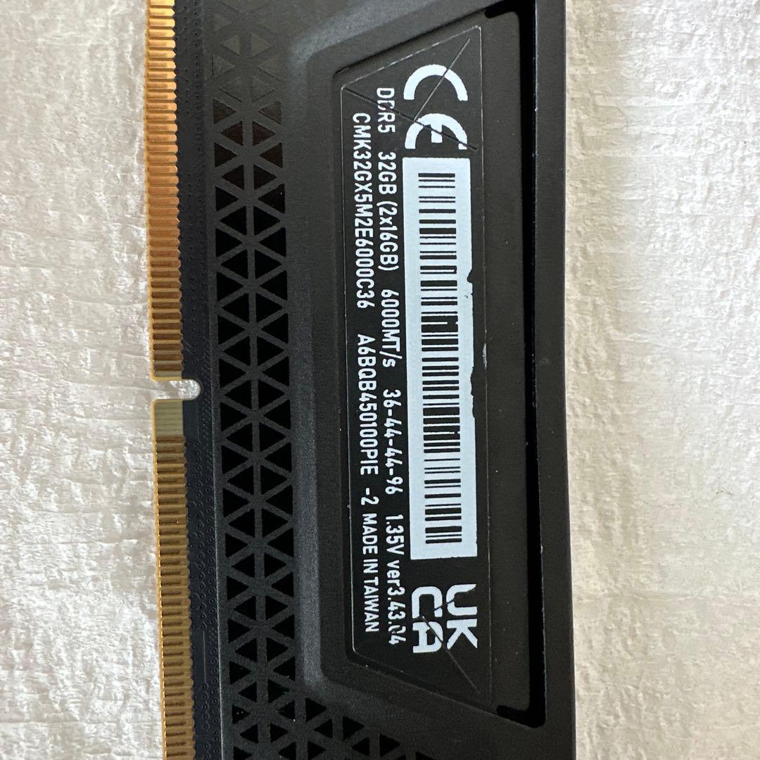 CORSAIR VENGEANCE DDR5 16GB メモリ