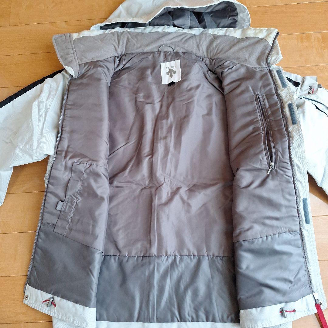 デサントDESCENTE　スノボーウエア　スキーウエア　上下メンズＬ