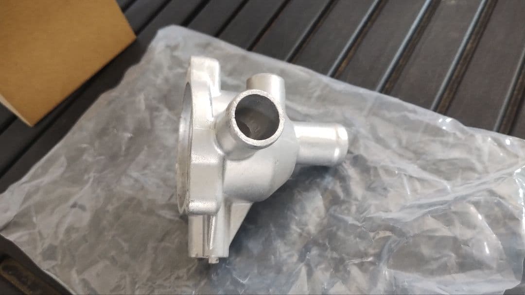 HONDA NSR250R 19311-KV3-700 サーモスタットケース