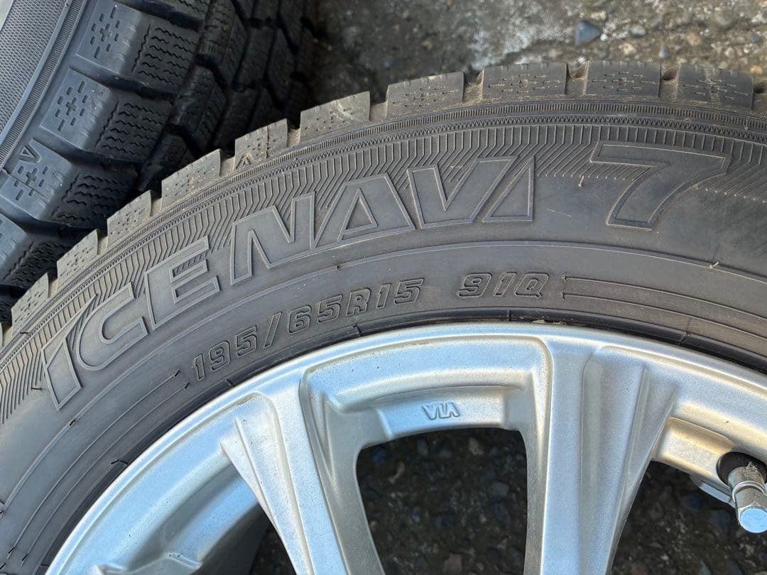 送料込　バリ山　プリウス　15インチ　スタッドレス　100 5穴　+40 6.5