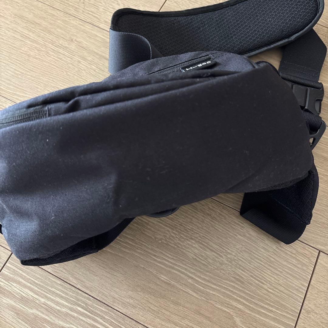 ハグー Hugoo ヒップシート 抱っこ紐 ショルダーバッグ ブラック