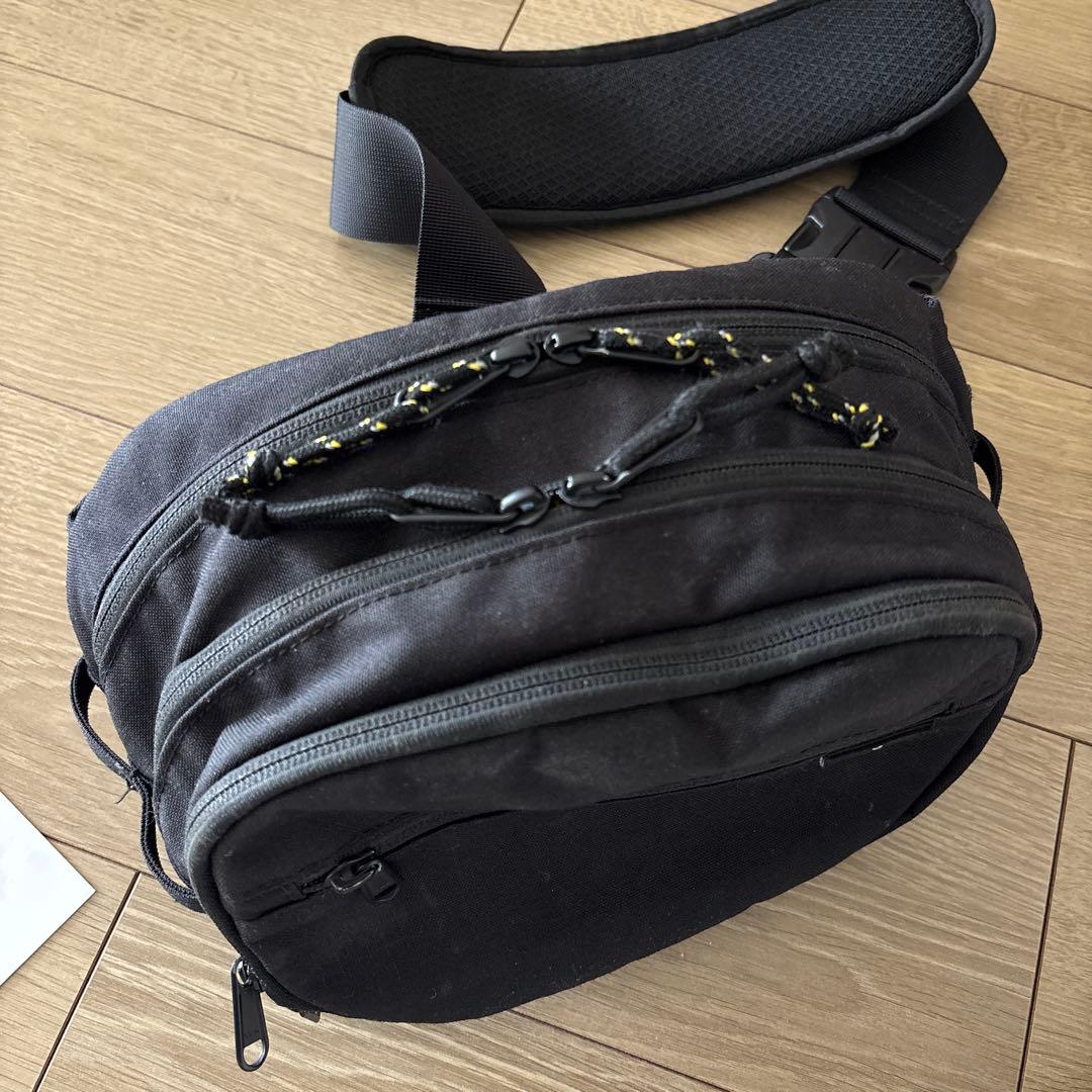 ハグー Hugoo ヒップシート 抱っこ紐 ショルダーバッグ ブラック