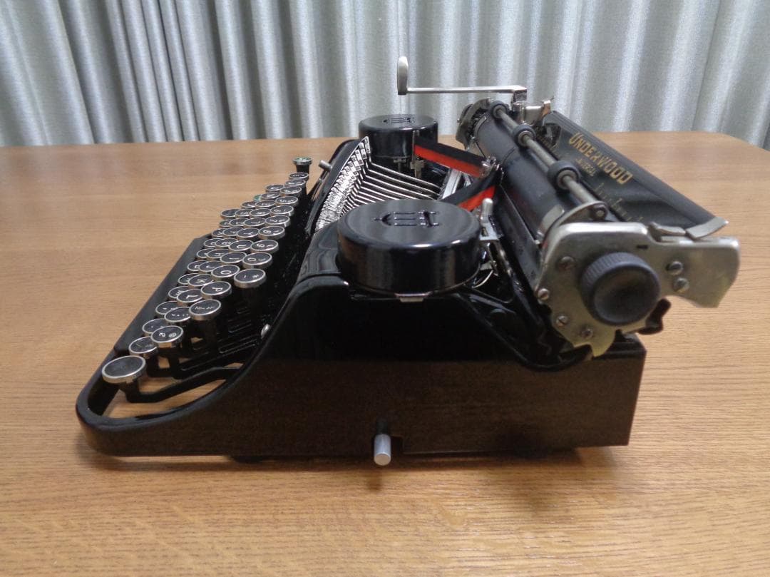 実働品　UNDERWOOD UNIVERSAL アンダーウッドタイプライター