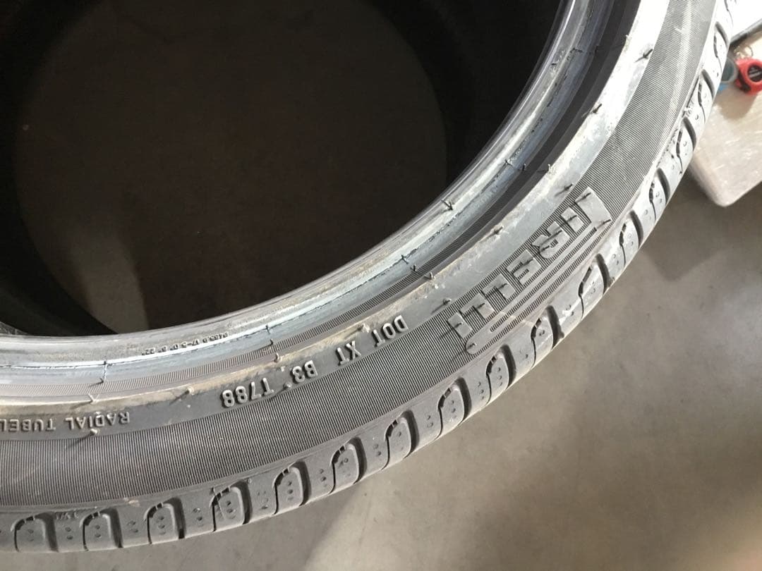 ピレリ　275/35R19 サマータイヤ ２本セット