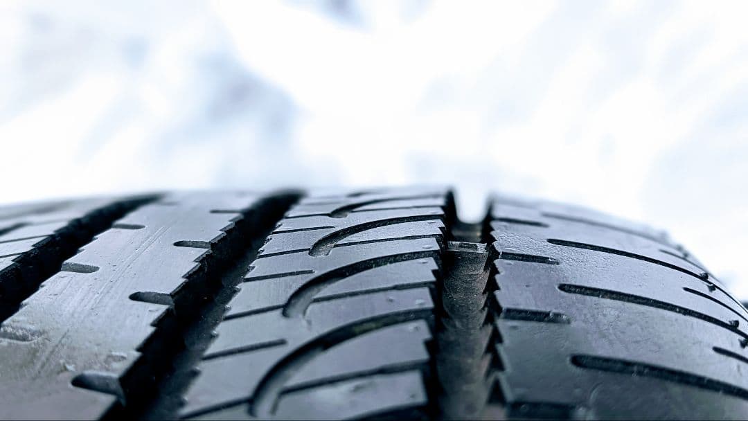 デリカD5純正タイヤ4本 GEOLANDAR SUV 225/55R18
