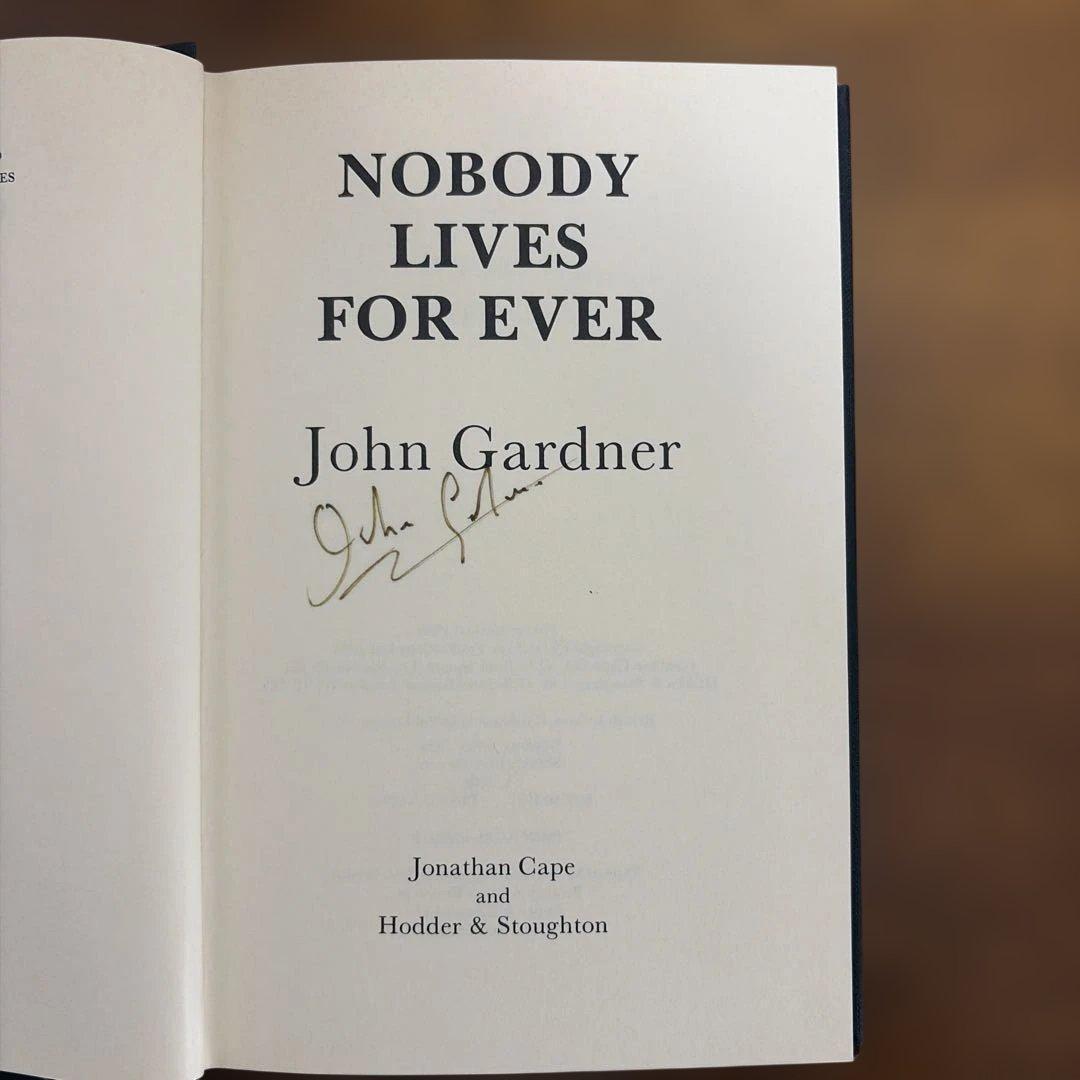 洋書 Nobody Lives For Ever SIGNED BY AUTHOR