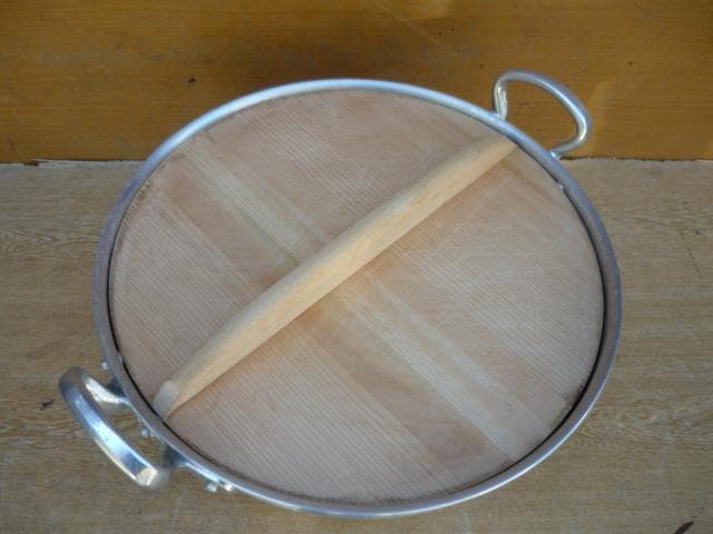 両手鍋・木蓋付き　業務用　アルミ製　料理鍋　美品