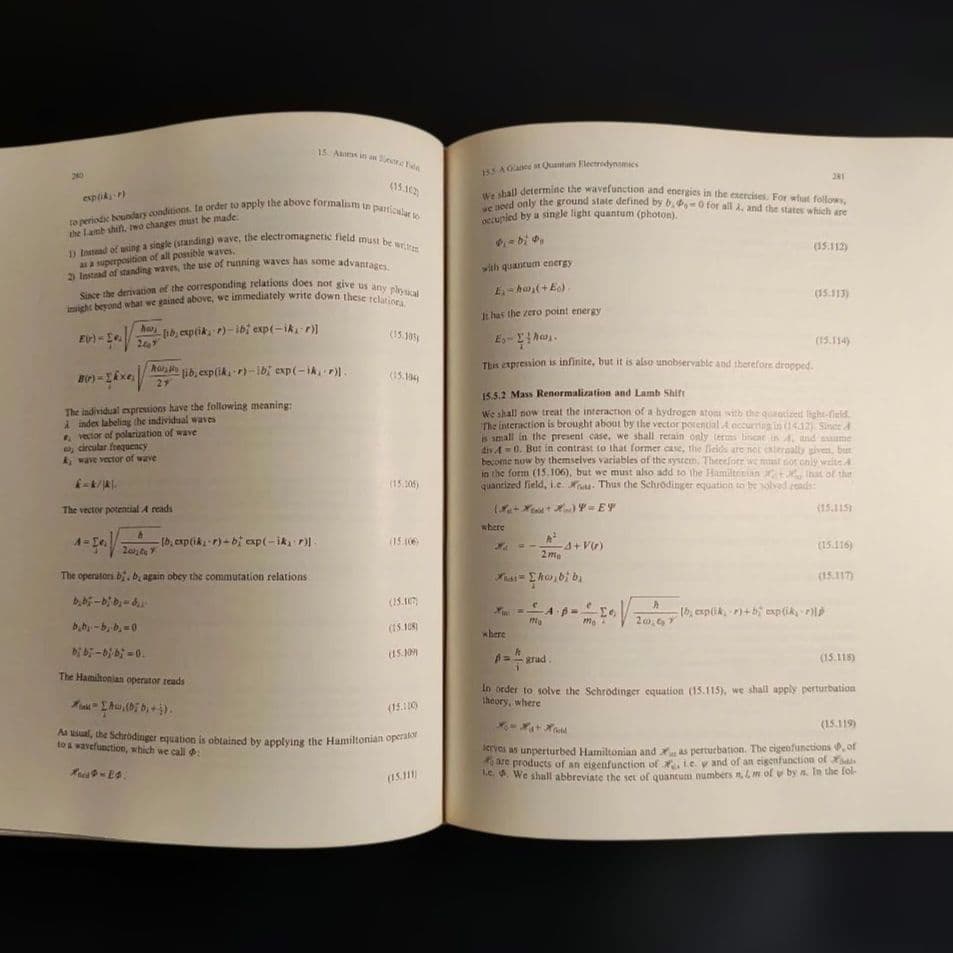 THE PHYSICS OF ATOMS AND QUANTA 第7版