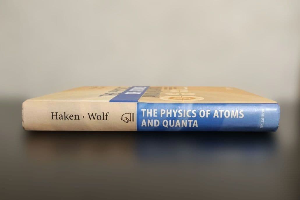 THE PHYSICS OF ATOMS AND QUANTA 第7版