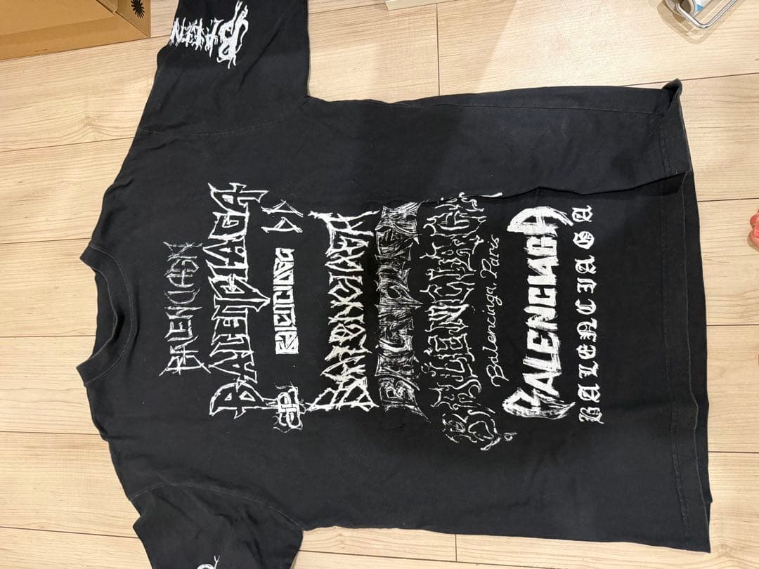 バレンシアガTシャツ