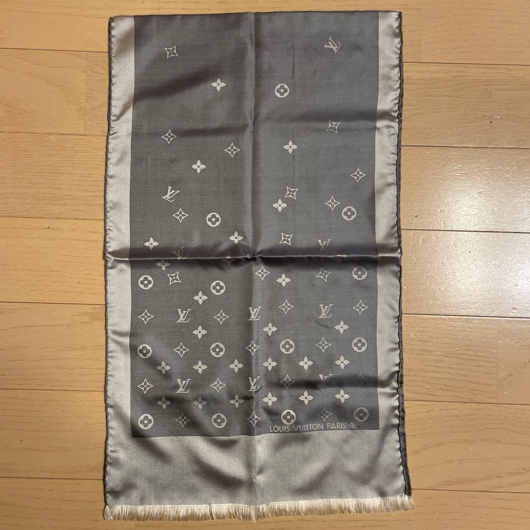 LOUIS VUITTON エシャルプ カプリ シルクストール シルバーグレー