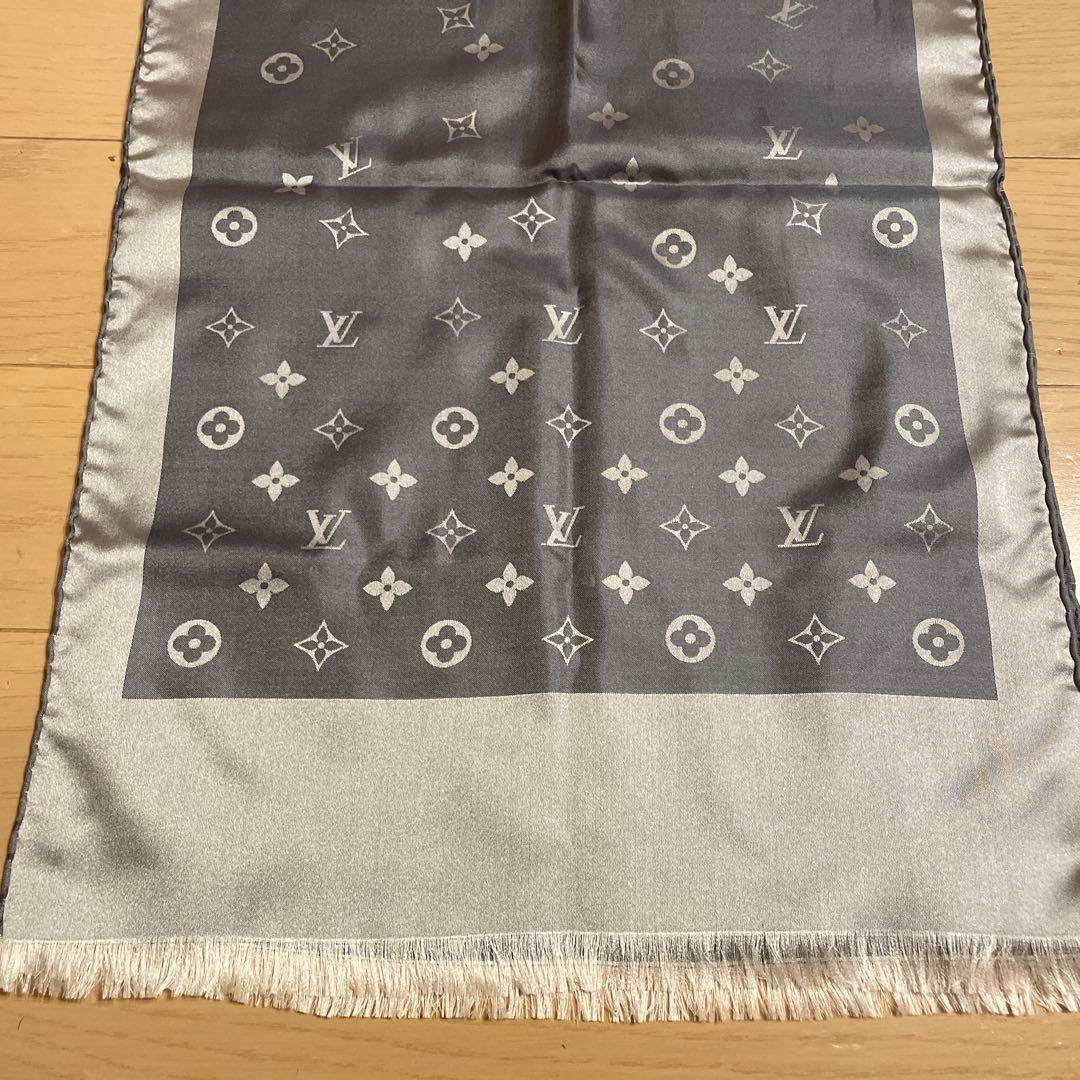 LOUIS VUITTON エシャルプ カプリ シルクストール シルバーグレー