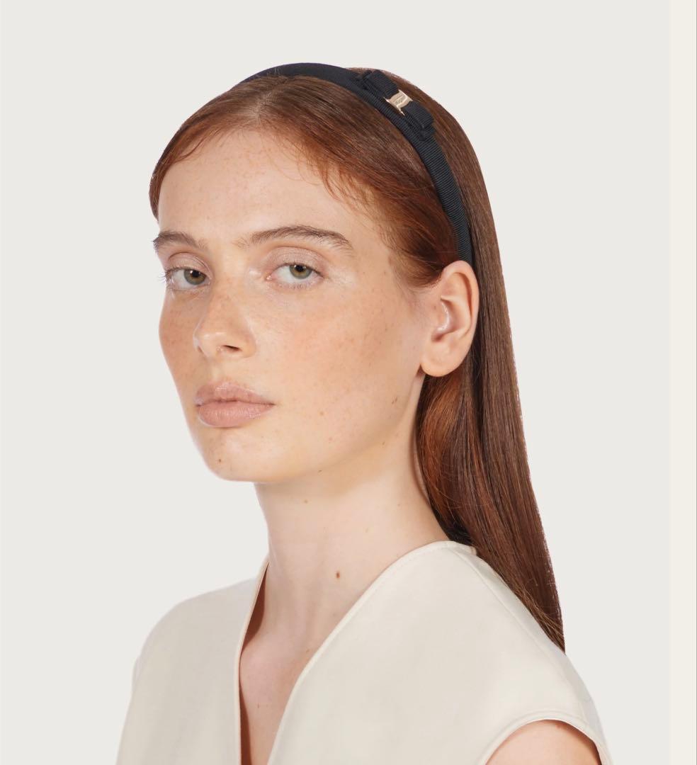 タイムセール！新品未使用！フェラガモのバラ、ブラック、カチューシャ ヘアバンド