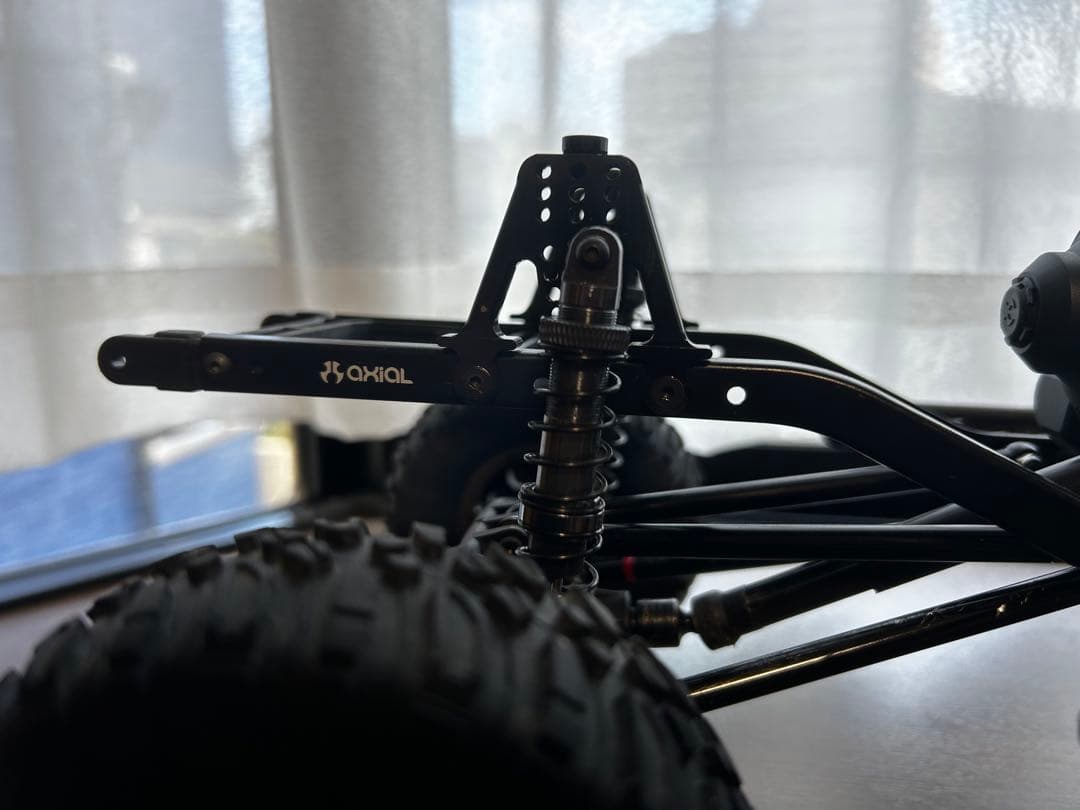 アキシャル　SCX10 ランクルボディ付