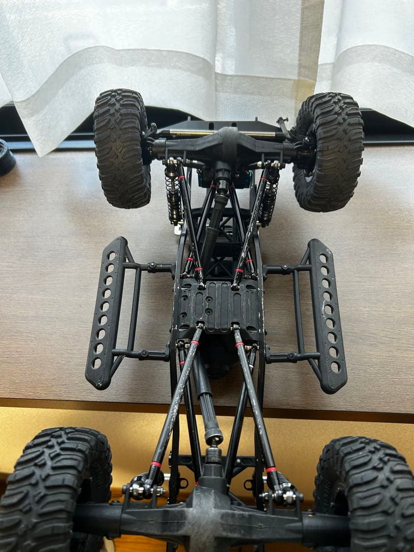 アキシャル　SCX10 ランクルボディ付