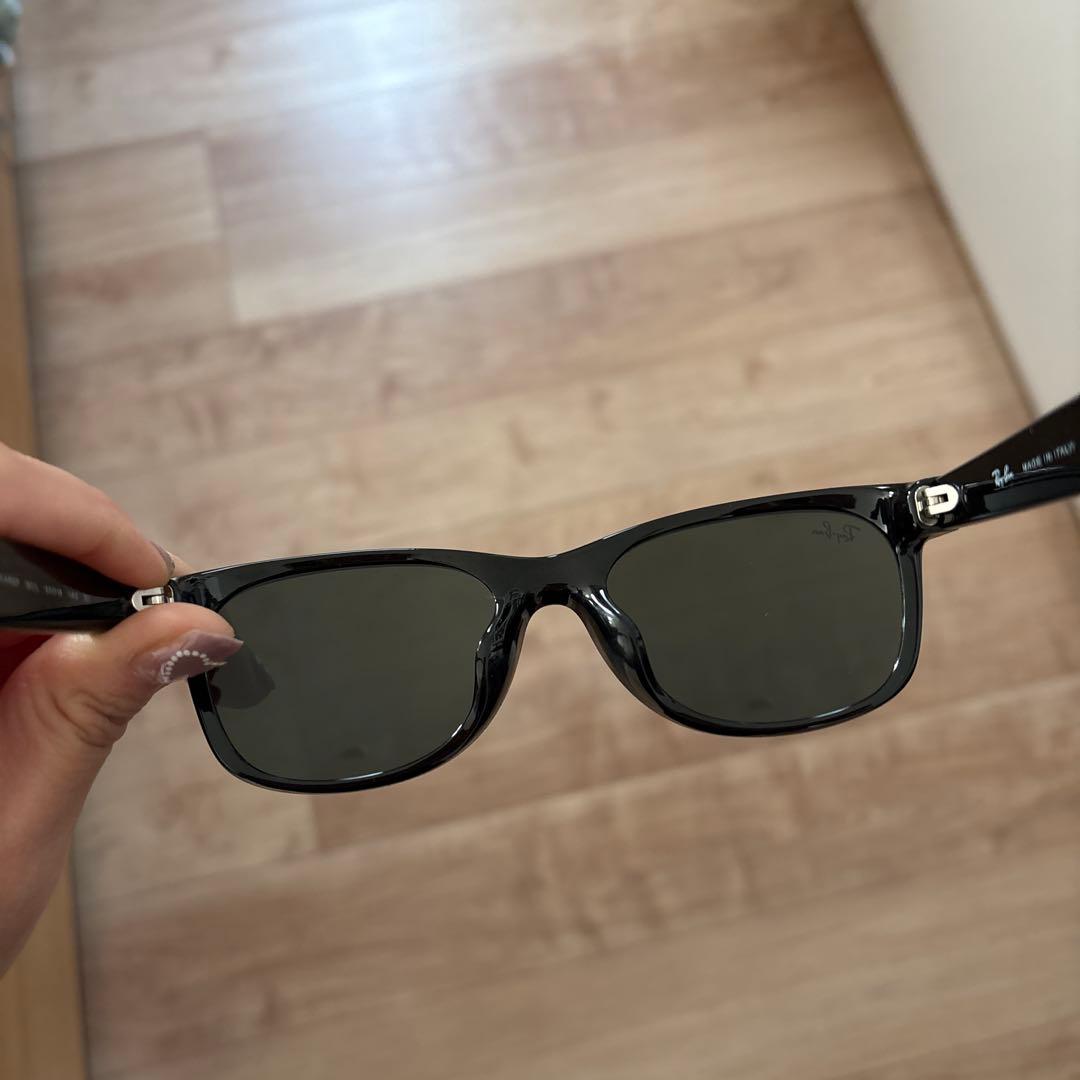 美品　レイバン サングラス RB2132-F NEW WAYFARER 901L