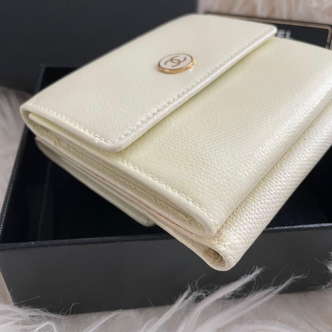 CHANEL シャネル 三つ折り 財布 ホワイト 白 ココボタン