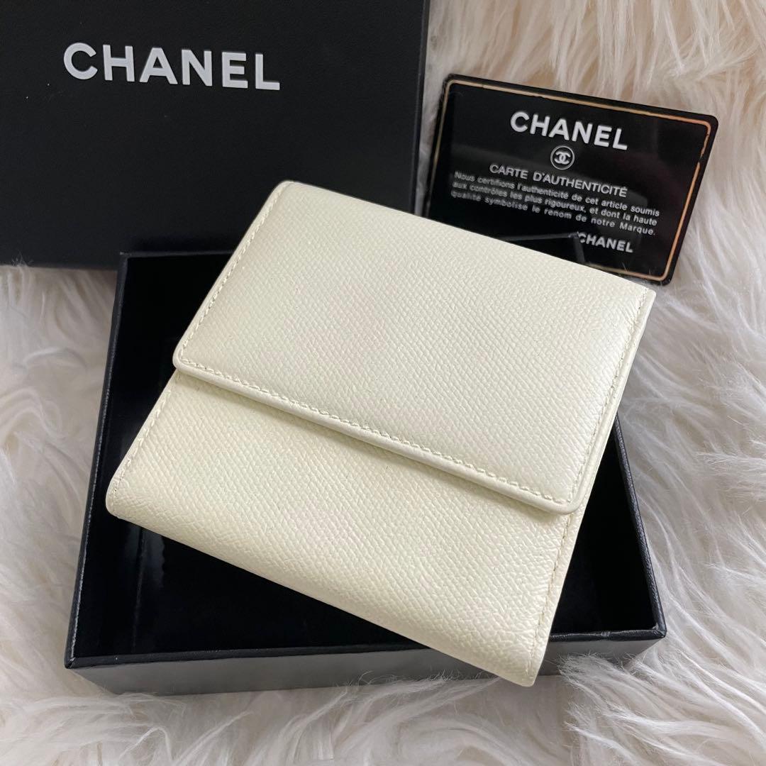 CHANEL シャネル 三つ折り 財布 ホワイト 白 ココボタン