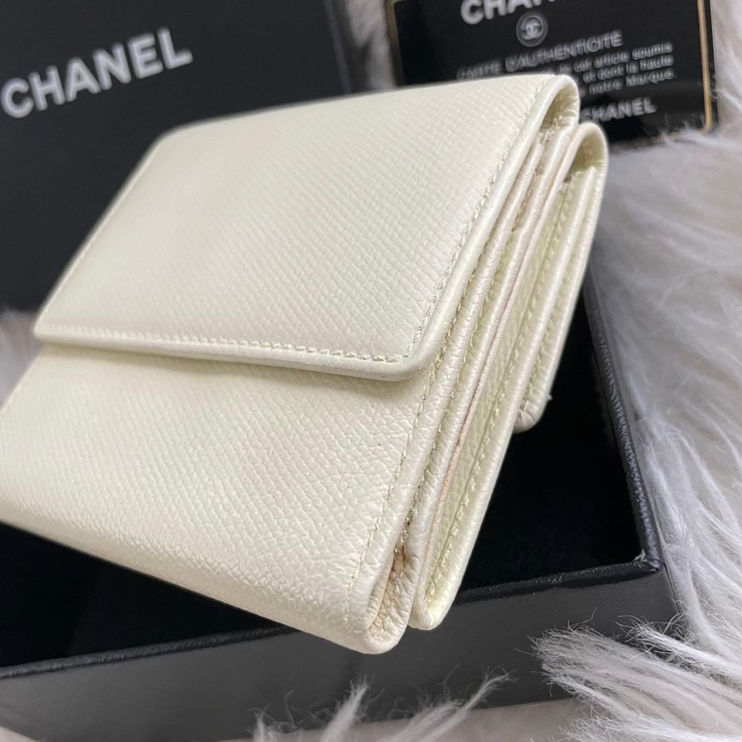 CHANEL シャネル 三つ折り 財布 ホワイト 白 ココボタン