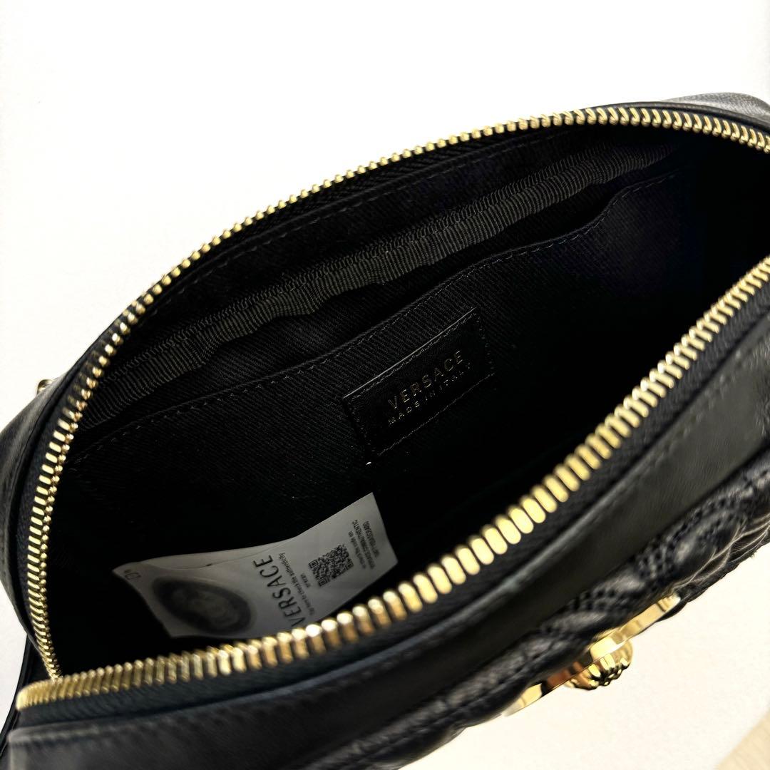 VERSACE ブラック ボディバッグ キルティング