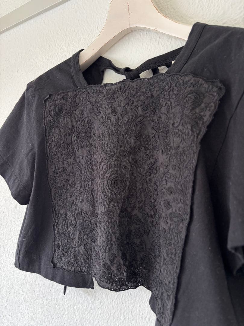 Tao COMME des GARCONS 後ろ開き刺繍切り替えボレロTシャツ