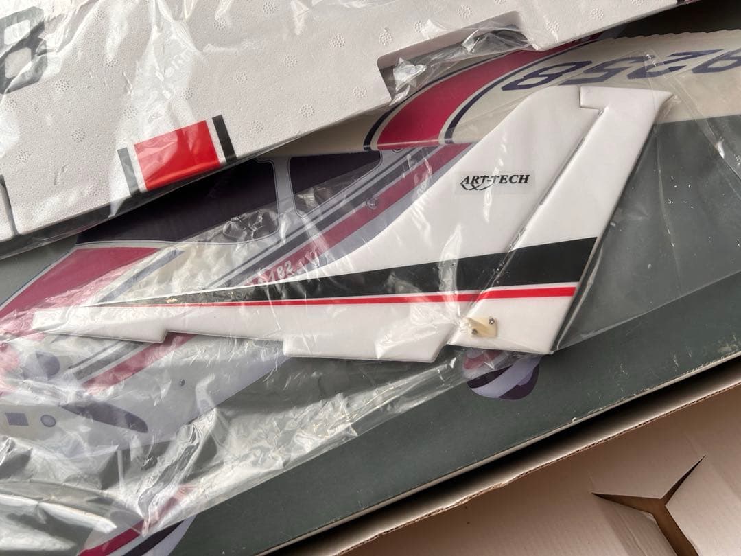 ART-TECH CESSNA182 ラジコン飛行機