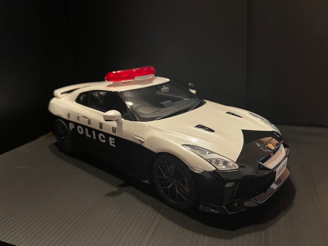 希少 Nissan GT-R (R35) パトカー ミニカー 1/18