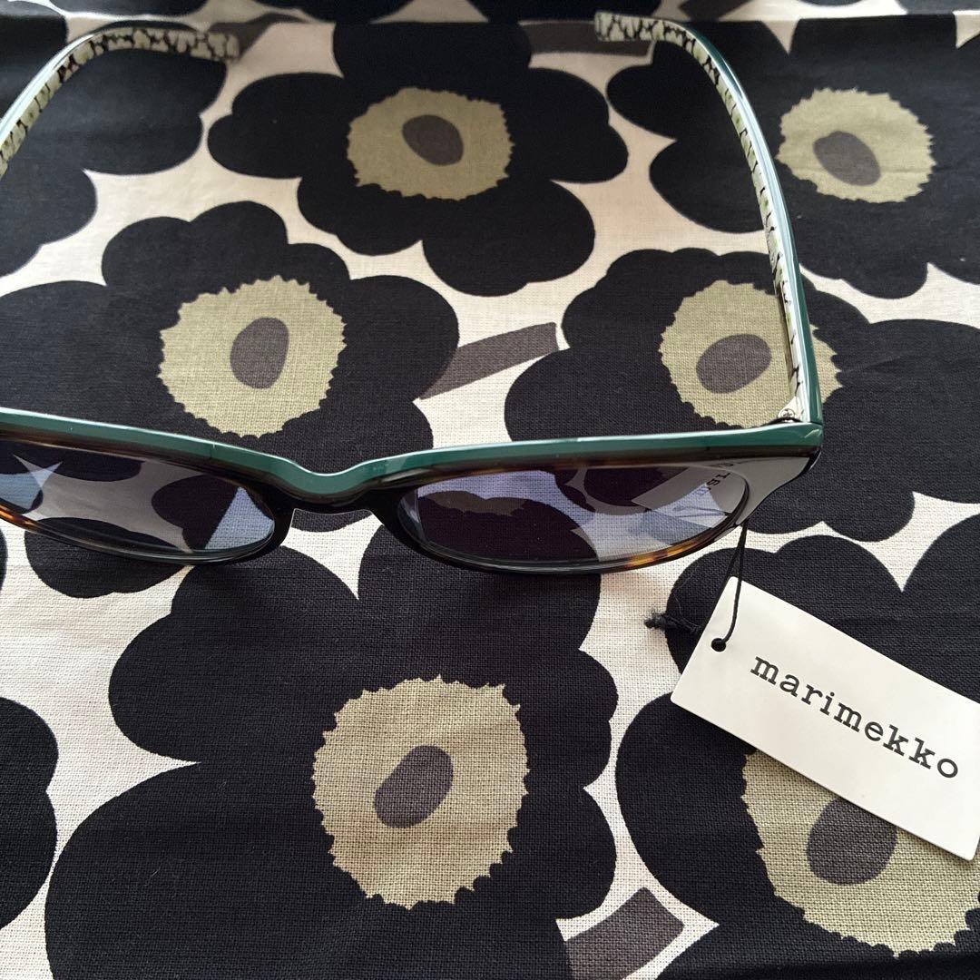 【新品未使用】marimekko ブラック サングラス ケース付き0025-2