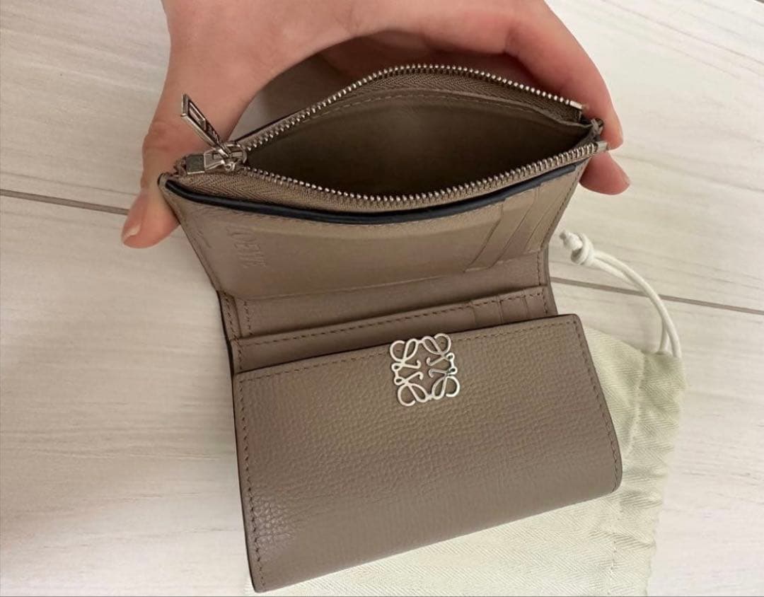 『美品』LOEWE ベージュ 三つ折り財布