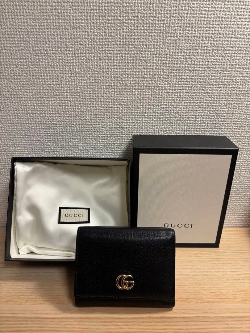 【箱保存袋付き】GUCCI GGマーモント 三つ折り財布 ブラックレザーゴールド