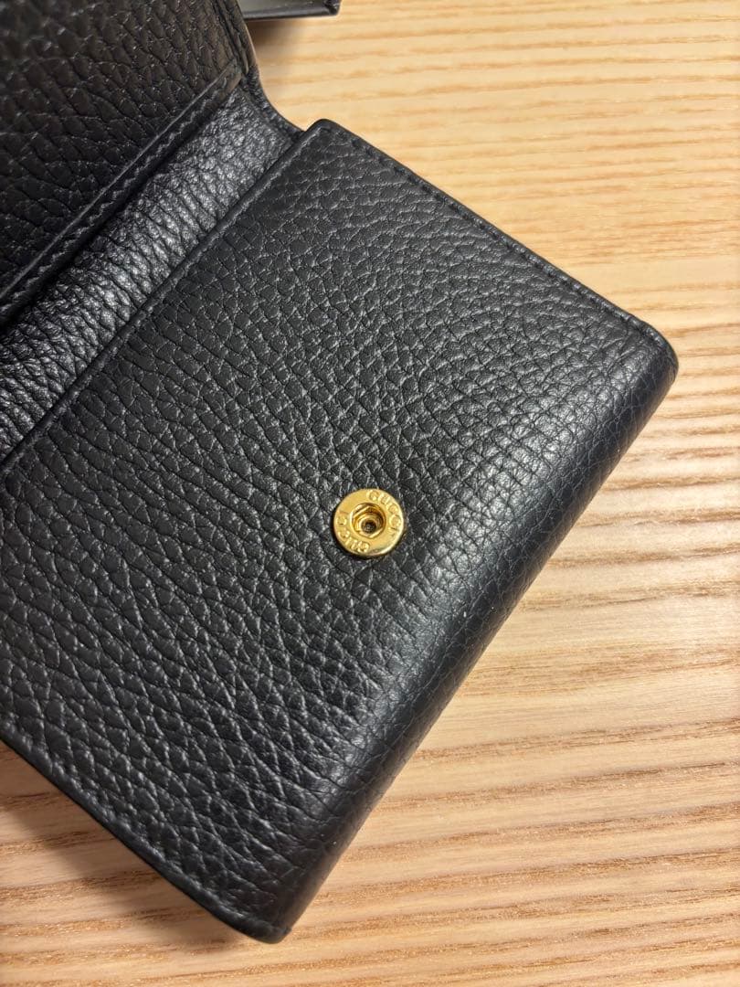 【箱保存袋付き】GUCCI GGマーモント 三つ折り財布 ブラックレザーゴールド